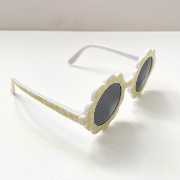 Girls Daisy Sunglasses with Yellow White Checker Pattern - Picture 6 of 9